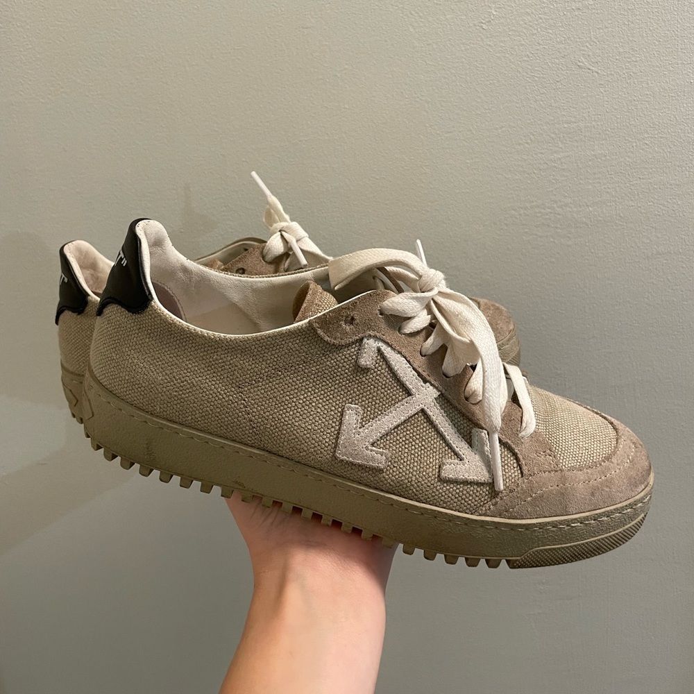 OFF WHITE SNEAKERS